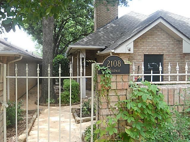1st image of 2108 Woodway Dr