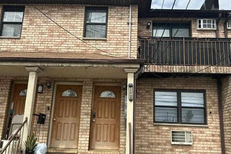 2nd image of 150-08 Tahoe St