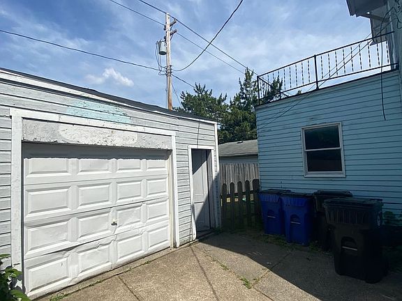 5th image of 3308 W 90th St #3B-1BA-850SQFT