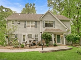 1407 Bedford Dr, Pompton Plains, NJ 07444