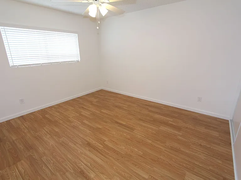 7435 Canby Ave — Photo 6