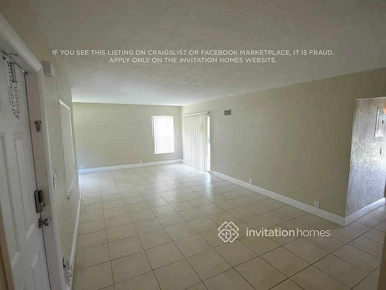 1401 NW 58th Ave — Photo 2