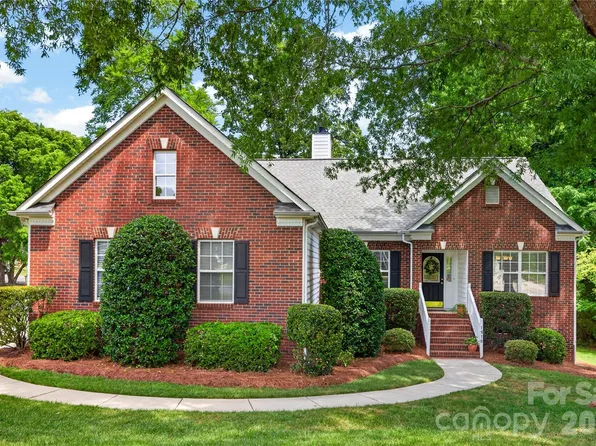 1918 Weighmont Ct, Mint Hill, NC 28227
