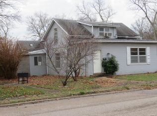 302 E Elm St, Gillespie, IL 62033