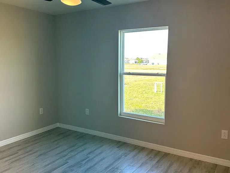 3610 NE 9th Pl — Photo 18