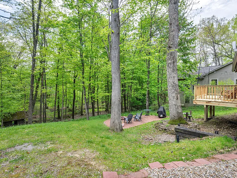 410 Apple Hill Dr N — Photo 4