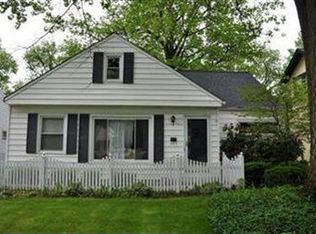 365 Kenilworth Rd, Bay Village, OH 44140