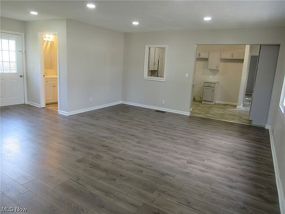 4th image of 2212 Goodyear Blvd