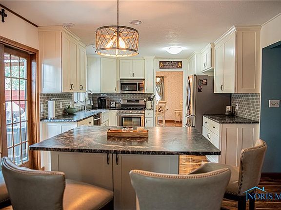 5th image of 109 Christy Ct