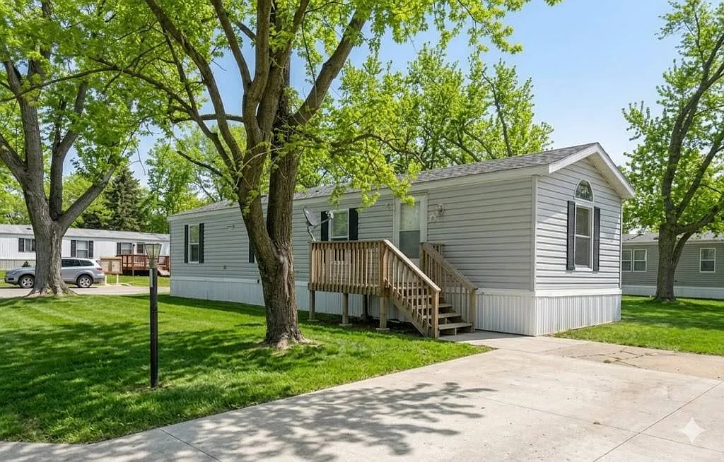 2 bed, 1.0 bath, 728 sqft, $849 — Photo 1