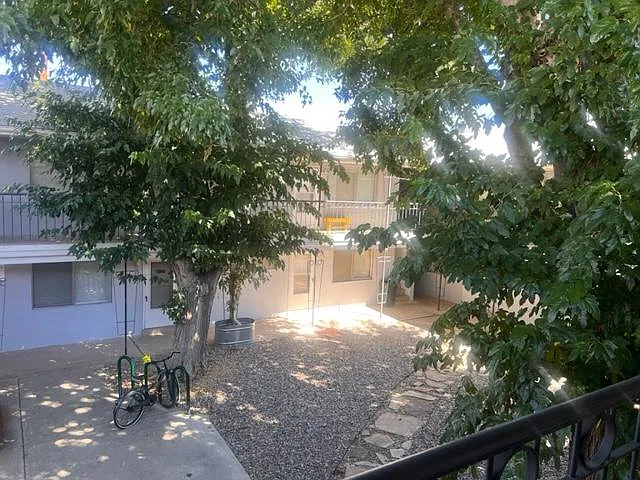 La Plata Manor — Photo 11