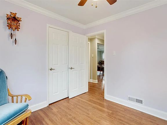 3rd image of 1300 Fairmount Ct