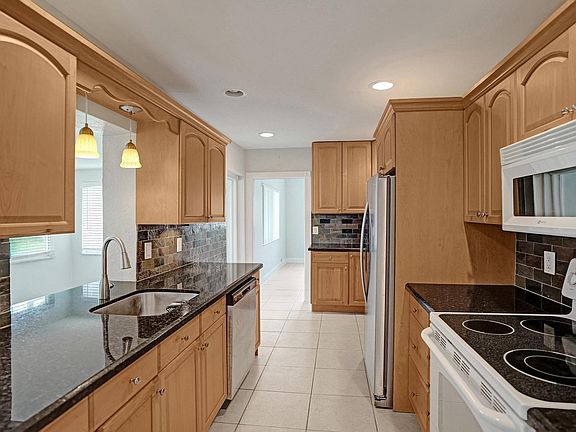 3rd image of 1281 NW 44th Street