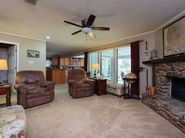 4 Castle Hill Ct — Photo 8