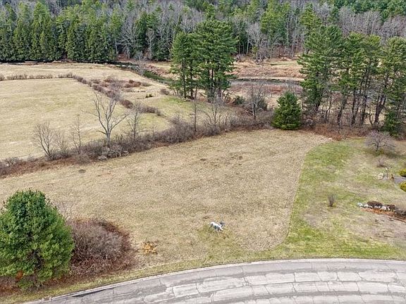 4th image of 19 Brookside Ln