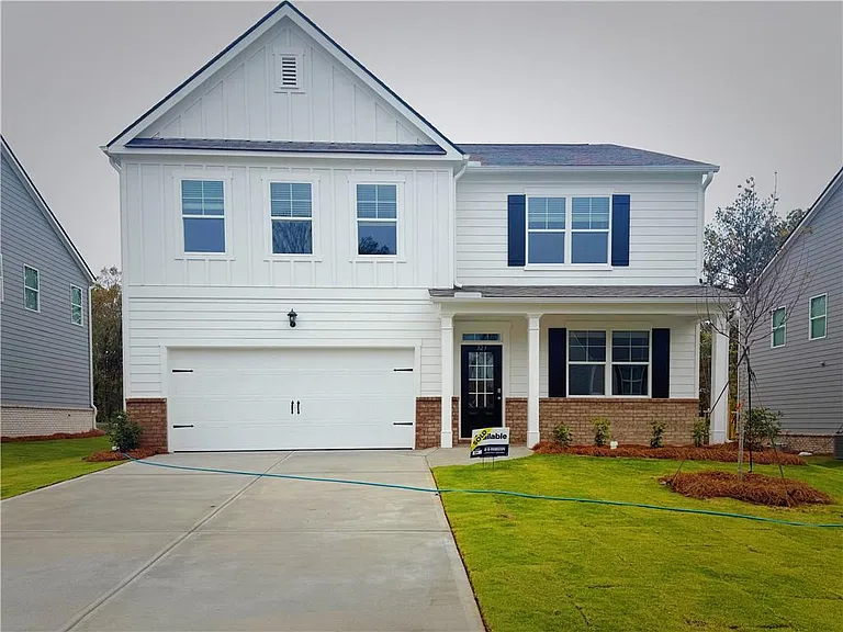 325 Belmont Dr — Photo 1
