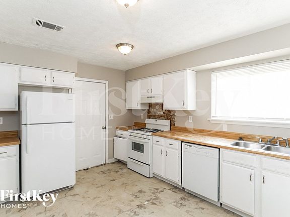 5th image of 361 Hemlock Dr