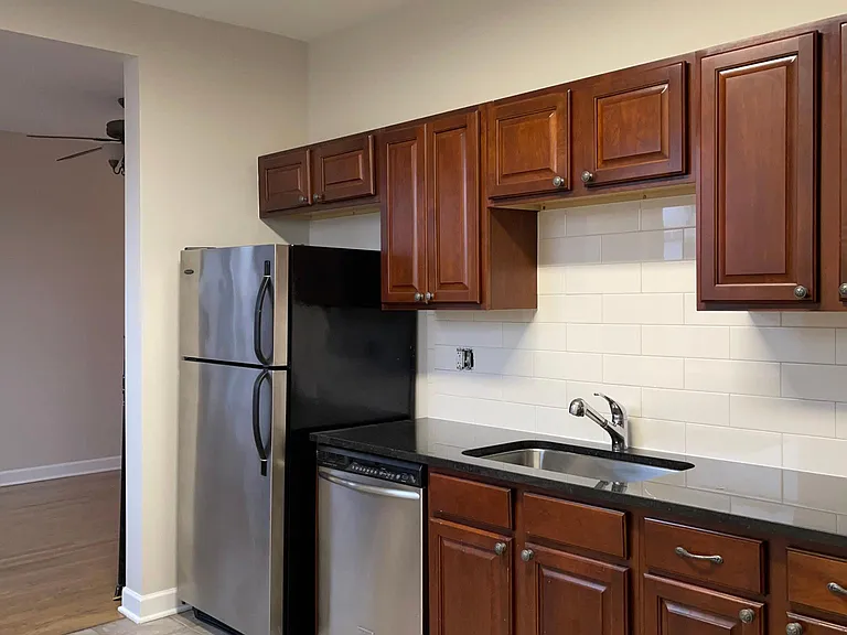 3238 W Berteau Ave #2E — Photo 18