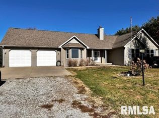 1194 Minor Dr, Jacksonville, IL 62650