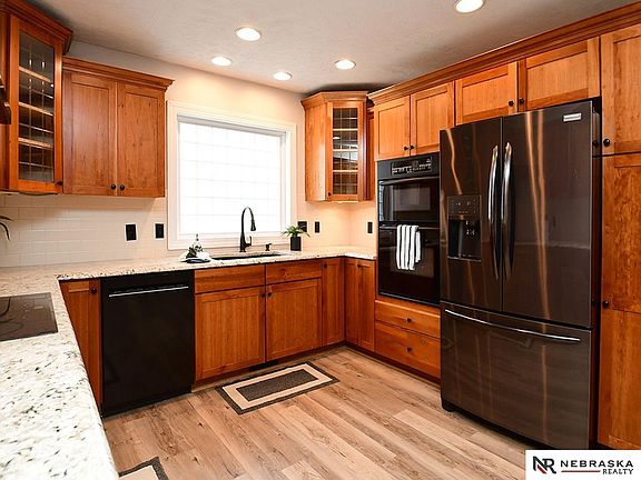 5th image of 648 S 215th St