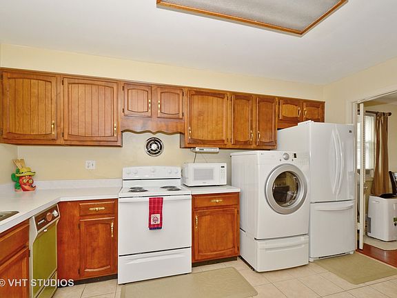 4th image of 926 E Villa Dr