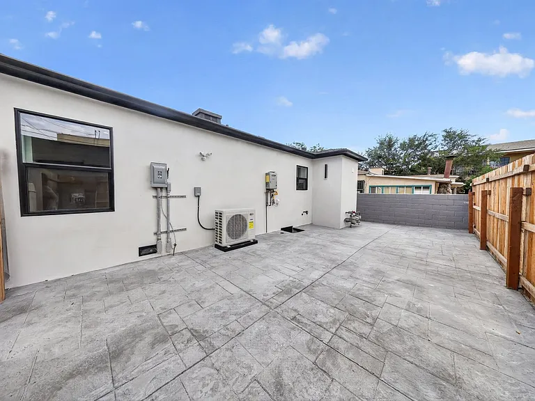 2325 N Naomi St — Photo 26