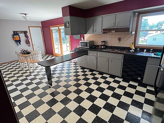 5th image of 24 Roesner Pl