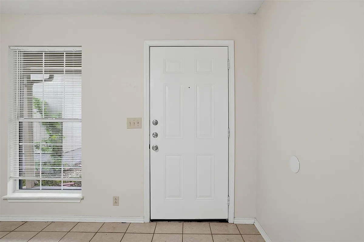 Building Photo - 106 N Shaw St #106