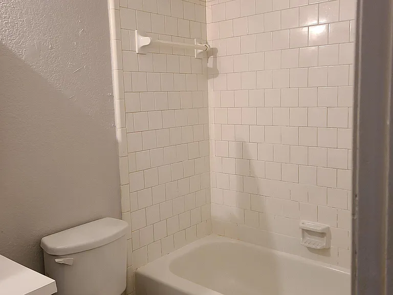 6106 SE 46th St #1 — Photo 15