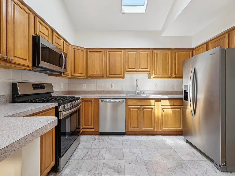 68 Lincoln St #2 — Photo 8