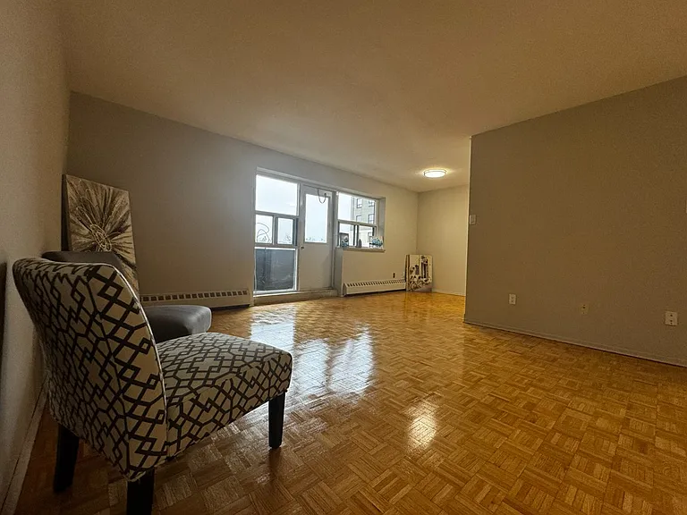 52 Park St E — Photo 7