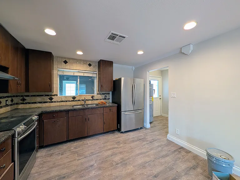 13208 W Tuckey Ln — Photo 15