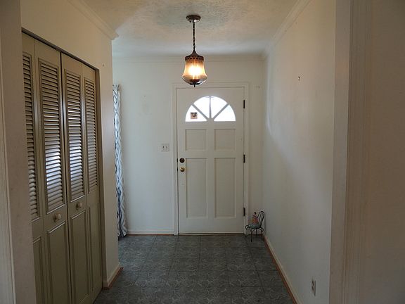3rd image of 206 Bellwood Ct