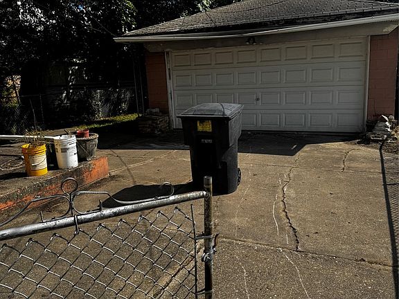 4th image of 2723 S Liddesdale St