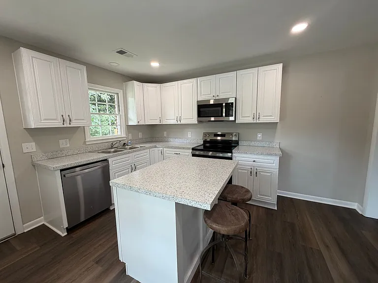 228 College Dr — Photo 10