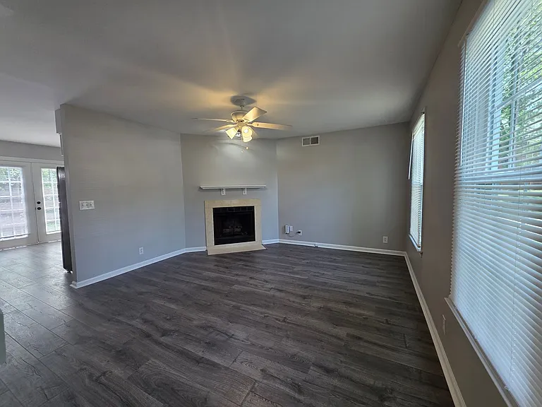 104 Twin Oaks Ct #B — Photo 7