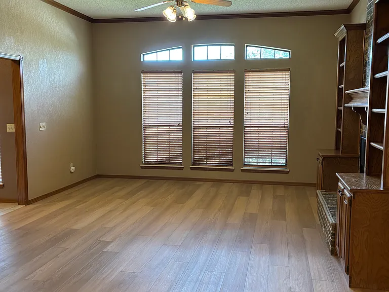 1112 SW 132nd Pl — Photo 6