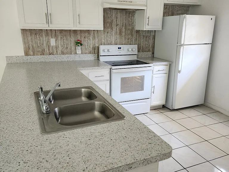 1205 Pleasant Oaks Ct #1205 — Photo 4