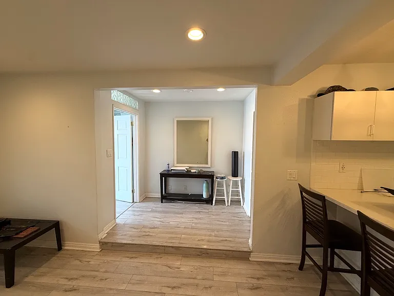 292 Santa Monica Dr — Photo 2