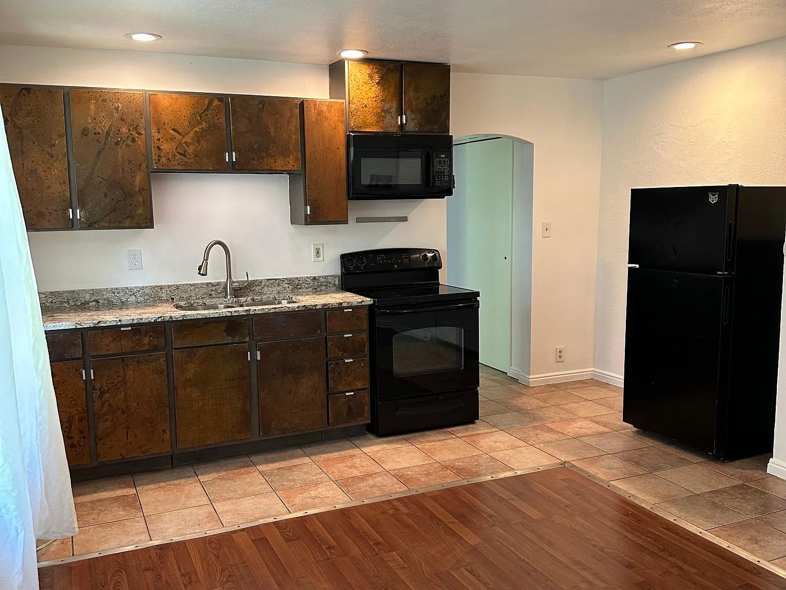 2 bed, 650 sqft, $1,545 — Photo 2