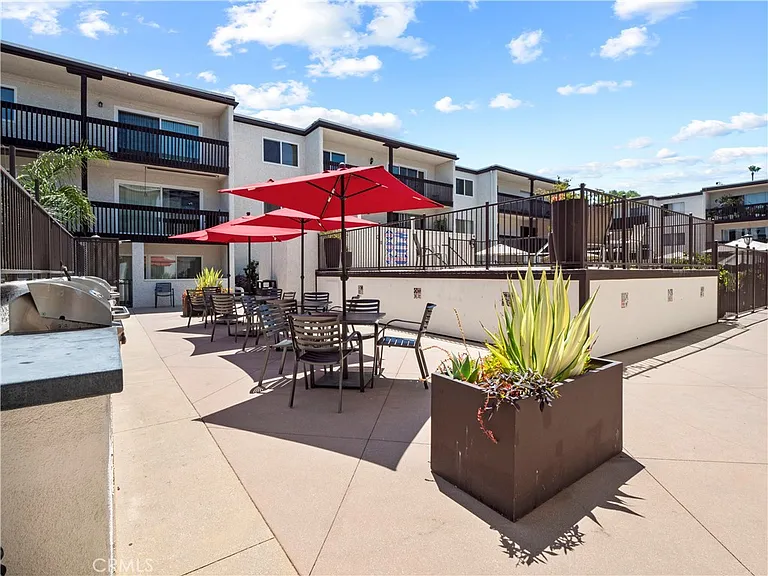 5334 Lindley Ave #319 — Photo 39