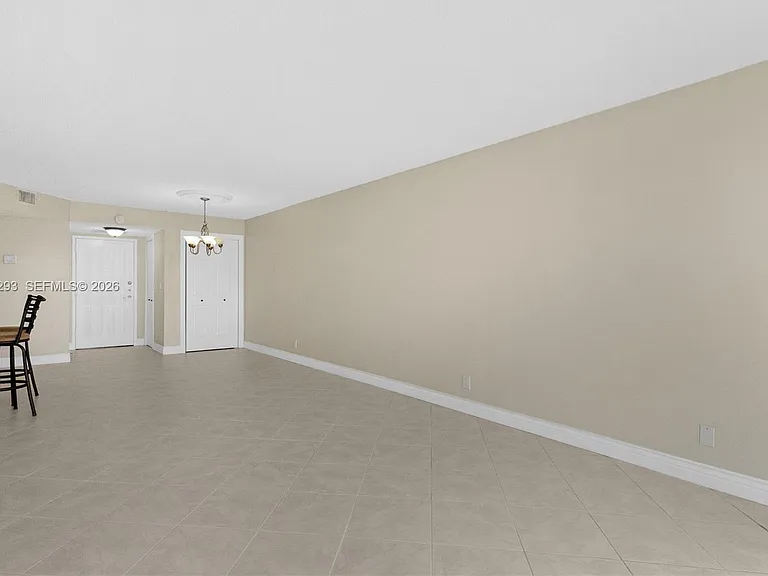 200 Leslie Dr #902 — Photo 7