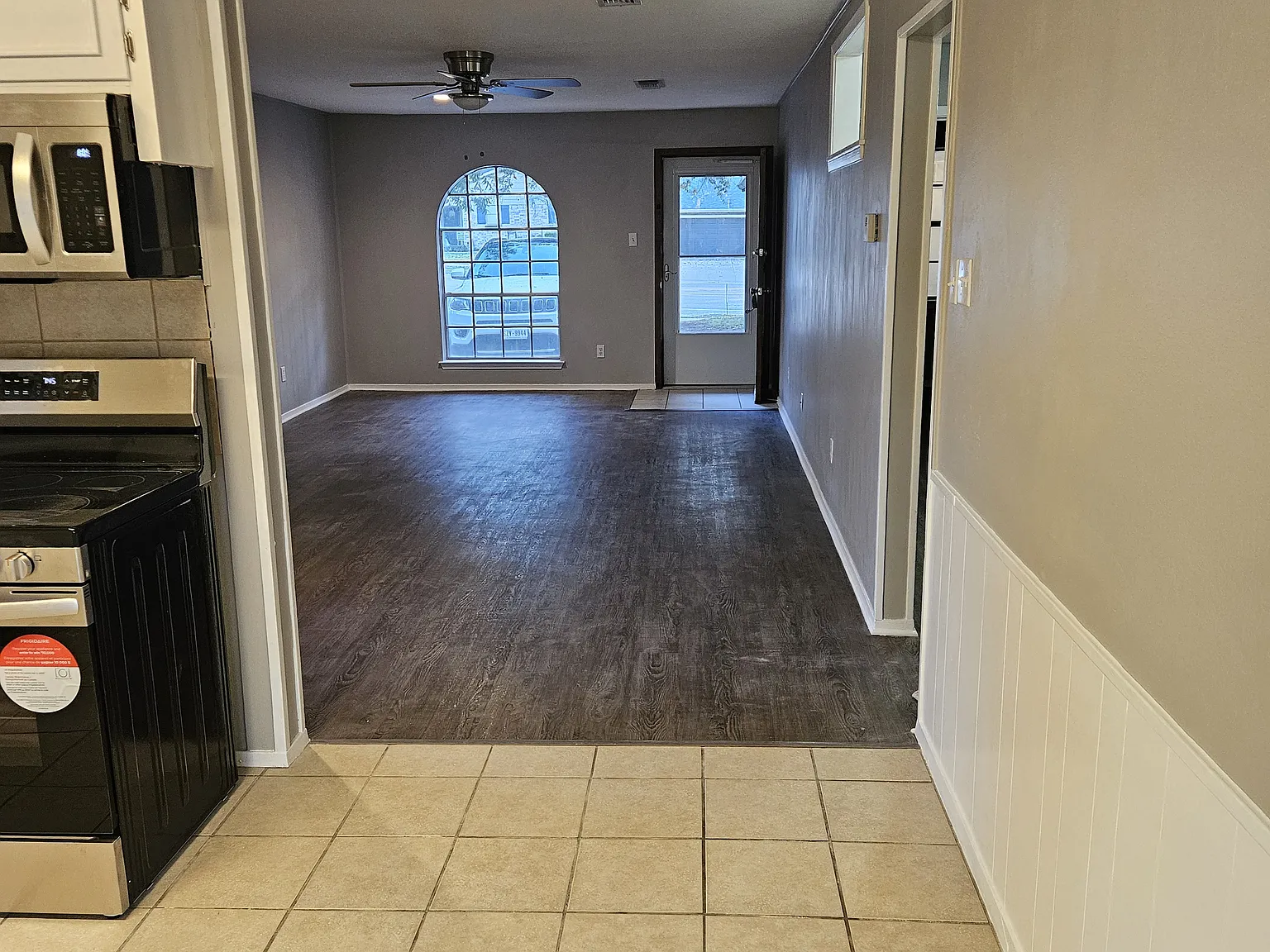 2 bed, 1054 sqft, $1,800 — Photo 2