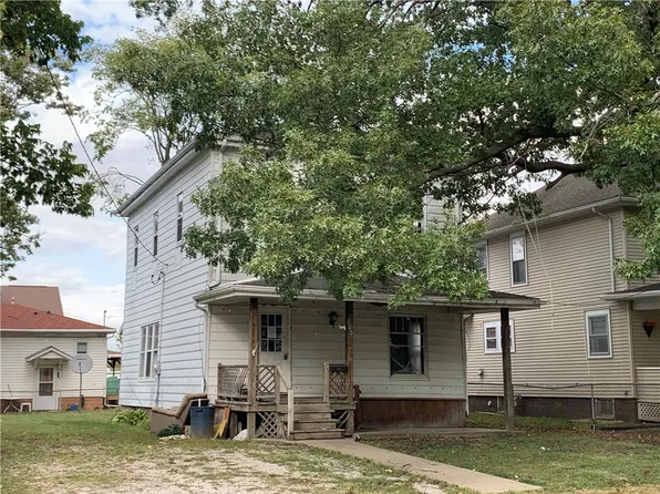 106 W 3rd St, Pana, IL 62557