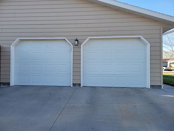 3rd image of 1327 16th Ave