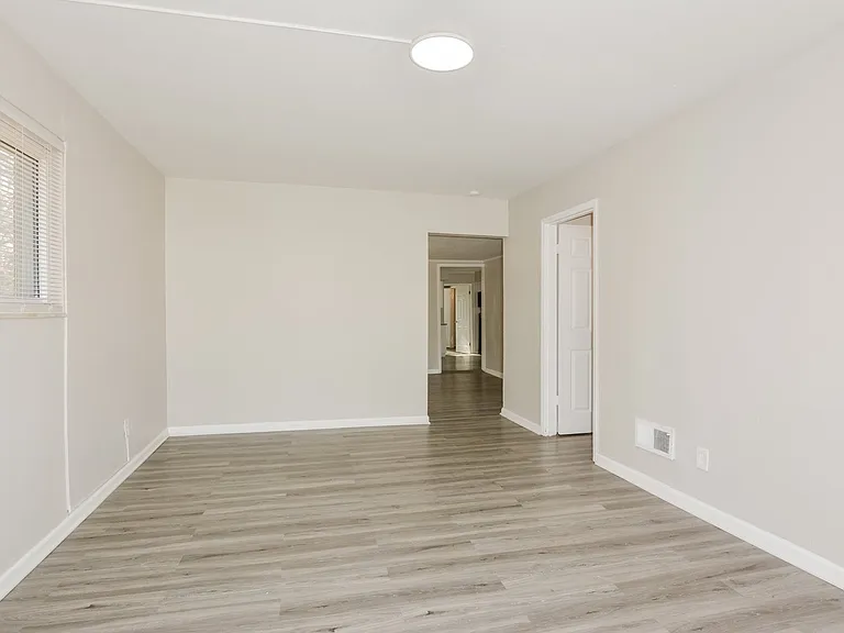 417926_018_living_room_13458453.jpg
