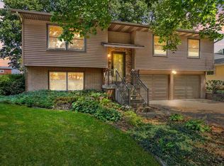 34 Bedford Ct, Iowa City, IA 52240