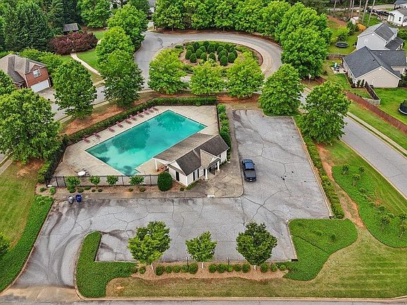 2nd image of 206 Collingwood Ln