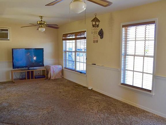 3rd image of 2416 Alamanda Ave
