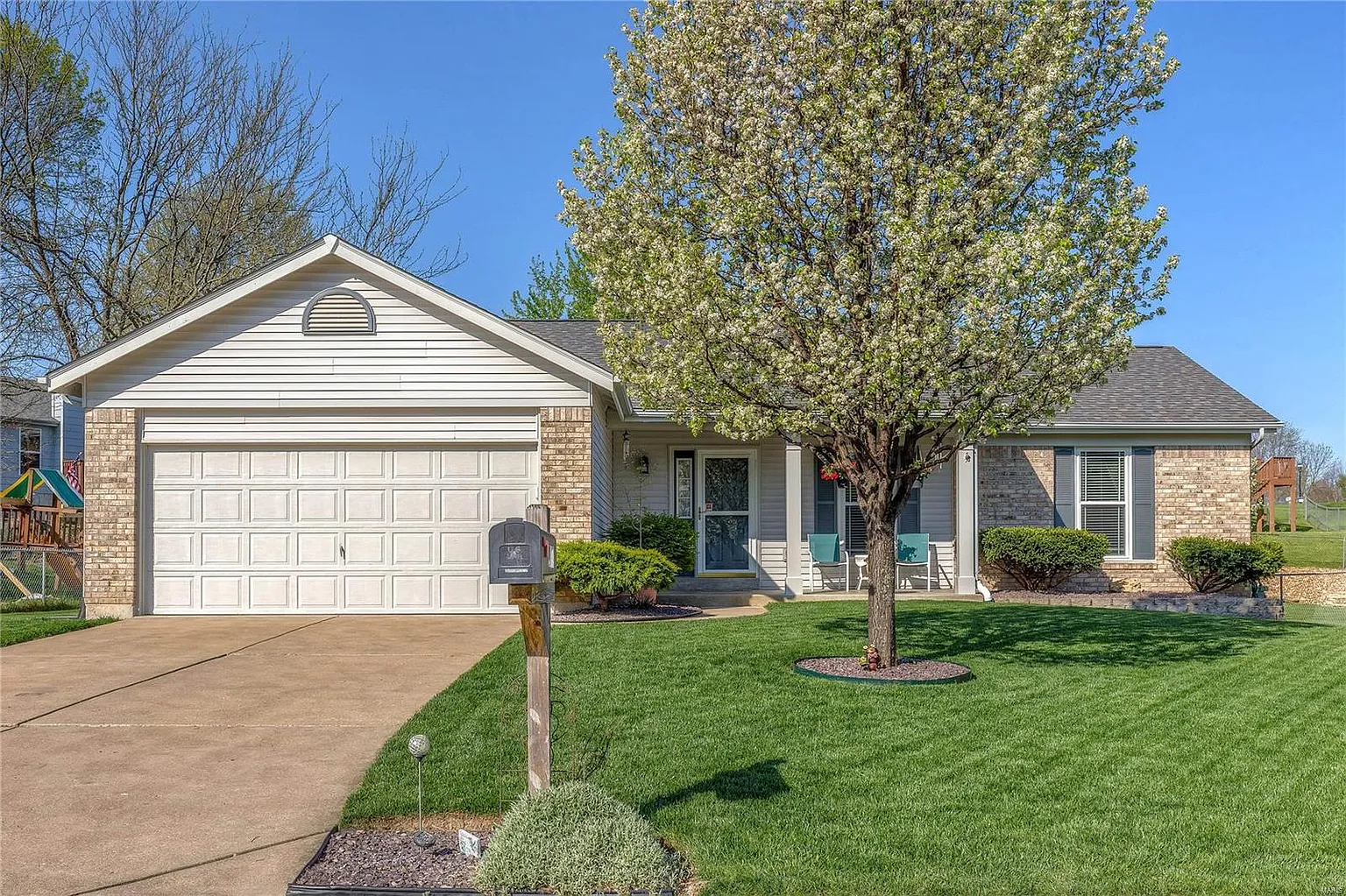 419 White Chapel Dr photo 1